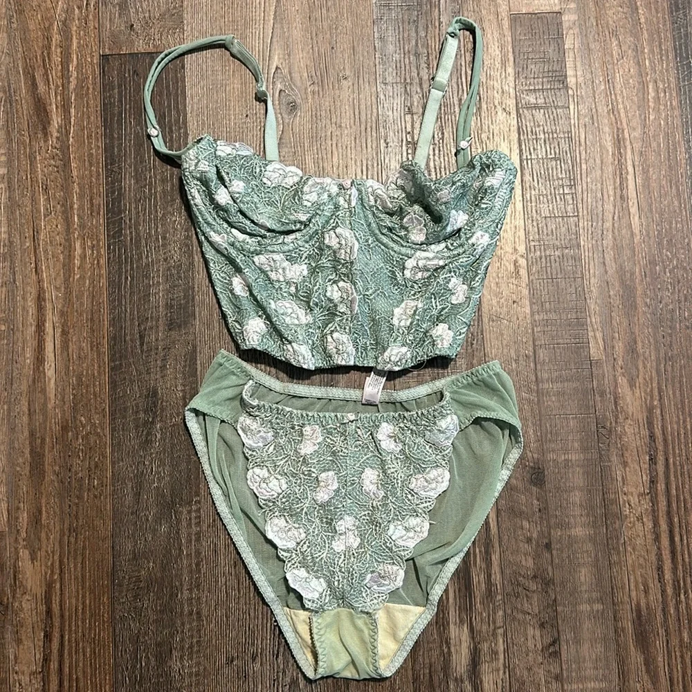 90s Vintage Victoria’s Secret Lingerie Set